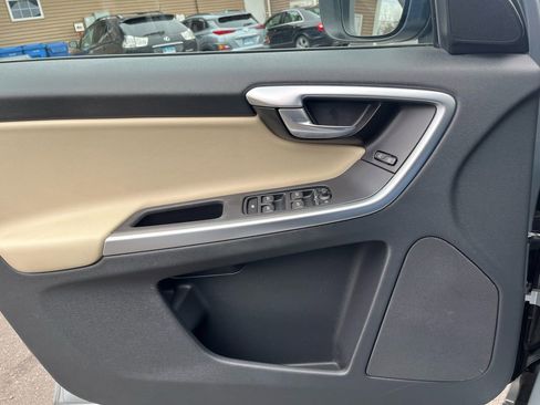 Used 2010 Volvo XC60 T6 R-Design image 16