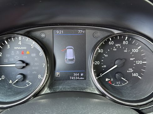 Used 2018 Nissan Rogue SV AWD/4WD image 8