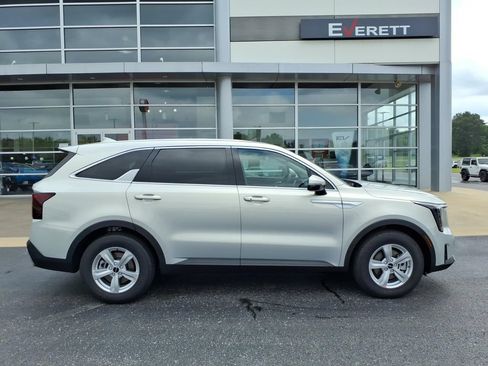 New 2026 Kia Sorento LX FWD image 3