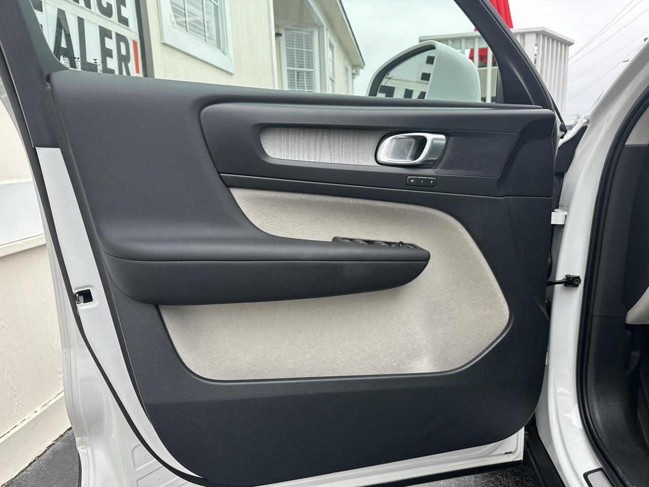 Used 2021 Volvo XC40 T4 Inscription FWD image 18