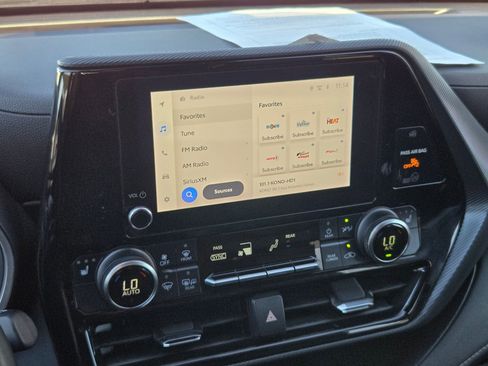 Used 2024 Toyota Highlander XSE image 18