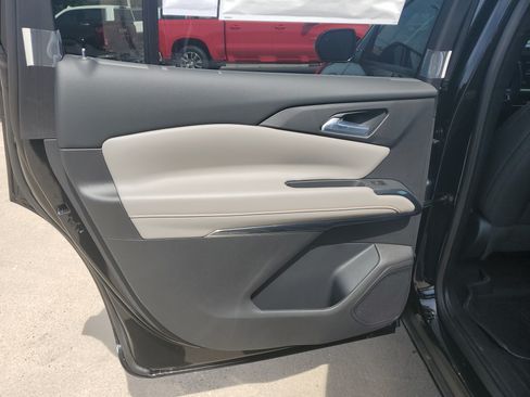 New 2026 Chevrolet Traverse LT w/ Driver Confidence Package FWD image 15