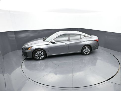 Certified 2023 Nissan Altima 2.5 SV w/ SV Premium Package AWD/4WD image 42