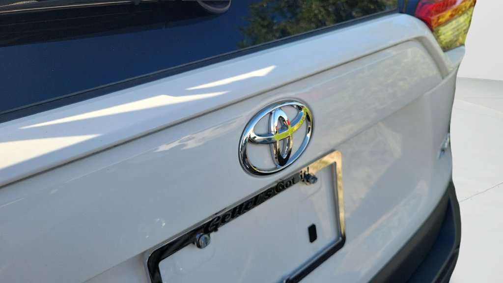 Used 2025 Toyota RAV4 XLE w/ Convenience Package FWD image 7