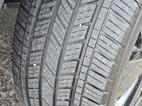 Certified 2024 Volkswagen Taos SE w/ Panoramic Sunroof Package AWD/4WD image 14