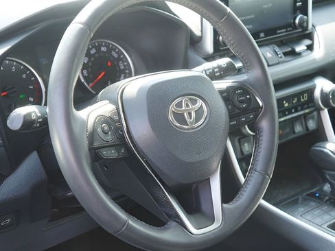 Used 2021 Toyota RAV4 XLE Premium image 14