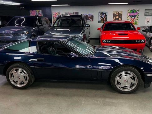 Used 1989 Chevrolet Corvette Coupe RWD image 9