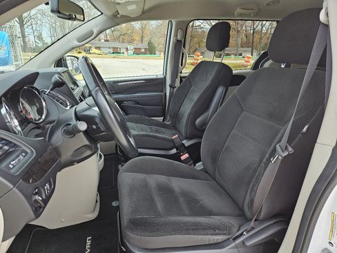 Used 2017 Dodge Grand Caravan SE w/ Power Window Group image 11