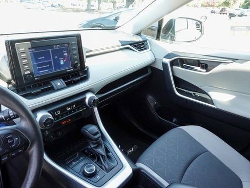 Used 2022 Toyota RAV4 XLE image 18