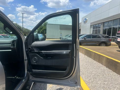 Used 2021 Ford Expedition XLT RWD image 13
