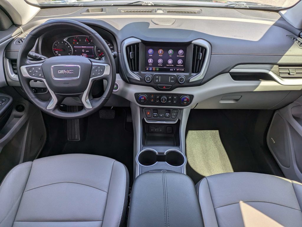 Certified 2024 Cadillac XT4 Luxury w/ Cold Weather Package FWD image 14
