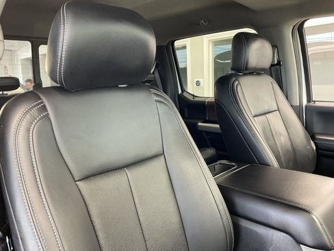 Used 2019 Ford F150 Lariat w/ Trailer Tow Package image 14