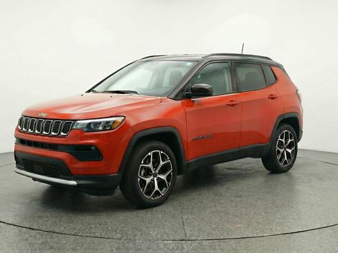 Used 2025 Jeep Compass Limited AWD/4WD image 3