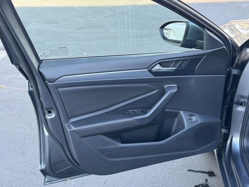 Certified 2024 Volkswagen Jetta SE w/ Panoramic Sunroof Package image 13