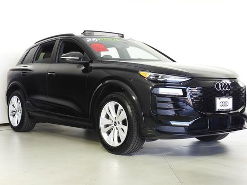 Used 2025 Audi Q6 e-tron Premium w/ 20" Wheel Package image 4