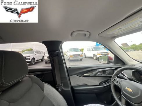 Used 2023 Chevrolet TrailBlazer LT FWD image 15