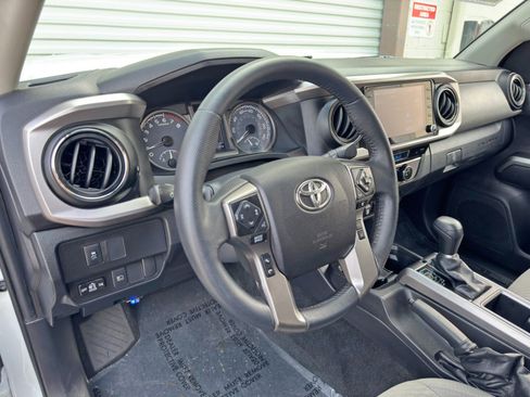 Used 2021 Toyota Tacoma SR5 RWD image 12