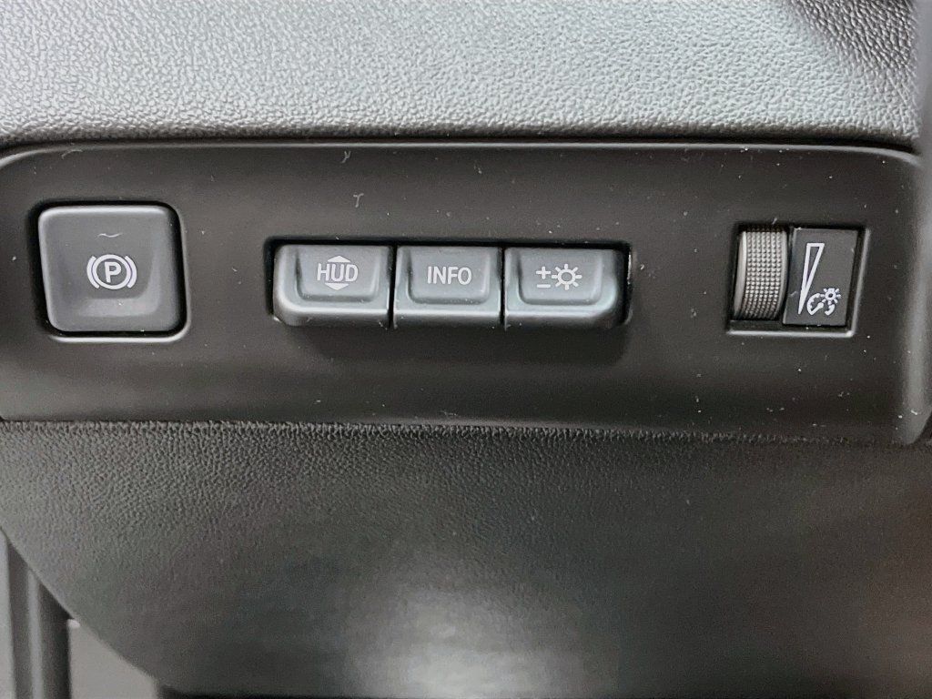 Used 2023 Buick Enclave Avenir w/ Avenir Technology Package AWD/4WD image 10
