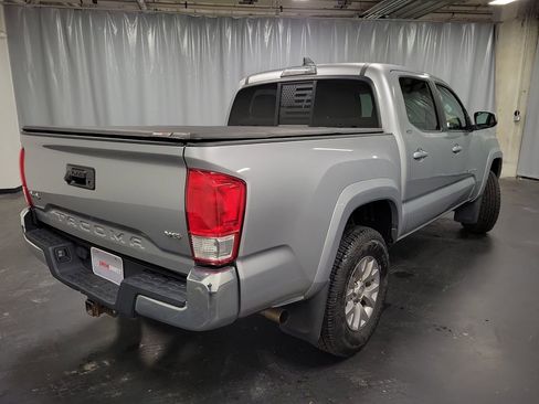 Used 2016 Toyota Tacoma SR5 image 8