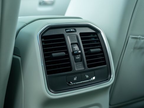Certified 2023 Porsche Macan Turbo AWD/4WD image 41