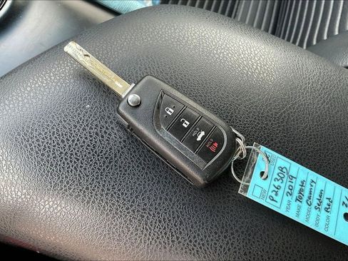 Used 2019 Toyota Camry SE FWD image 11