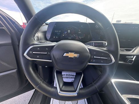 Used 2025 Chevrolet Equinox LT FWD image 18