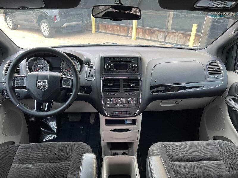Used 2017 Dodge Grand Caravan SE FWD image 21