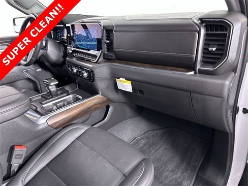 Used 2023 GMC Sierra 1500 SLT image 30