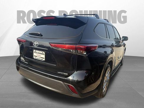 Used 2021 Toyota Highlander Limited FWD image 4