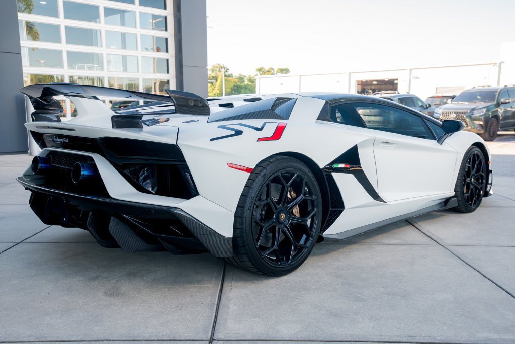 Used 2019 Lamborghini Aventador SVJ AWD/4WD image 35