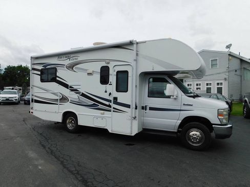Used 2013 Ford E-350 and Econoline 350 Super Duty Wagon w/ Motorhome Prep Pkg RWD image 26