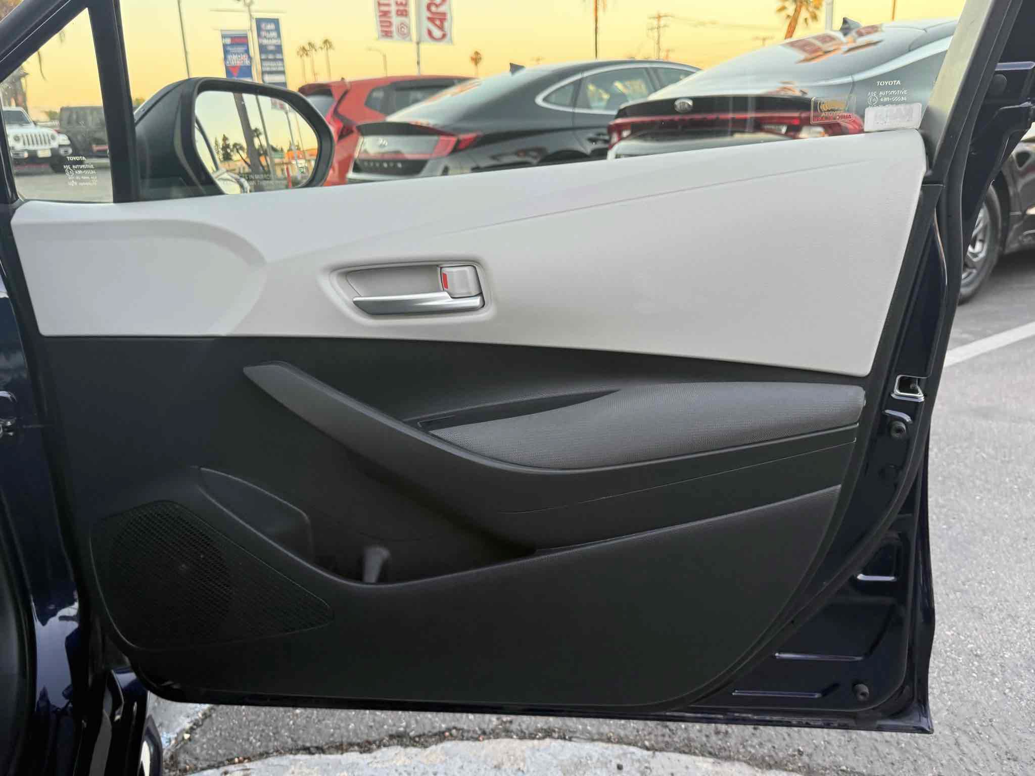 Used 2020 Toyota Corolla LE FWD image 56
