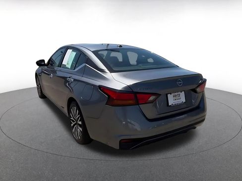 Used 2024 Nissan Altima 2.5 SV FWD image 11