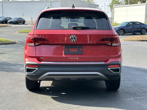Used 2023 Volkswagen Taos SE w/ Panoramic Sunroof Package image 12
