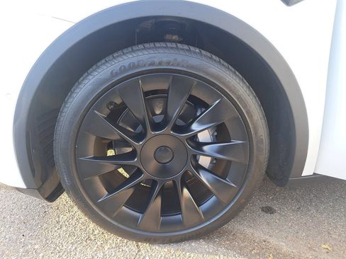 Used 2022 Tesla Model Y Long Range AWD/4WD image 11