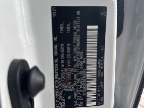 Used 2022 Toyota Highlander XLE image 25