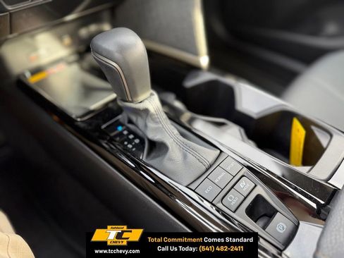 Used 2025 Toyota Camry XLE image 17