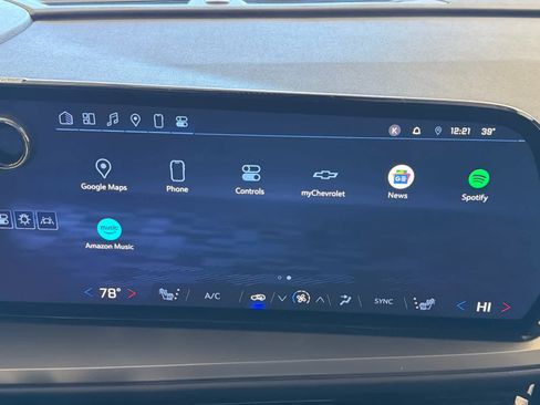 Used 2025 Chevrolet Traverse LT image 46