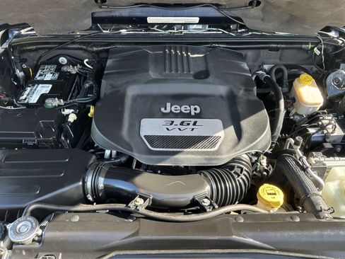 Used 2013 Jeep Wrangler Unlimited Sahara w/ Mopar Chrome Edition Group image 35