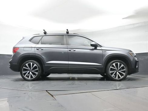 Used 2022 Volkswagen Taos SE FWD image 32