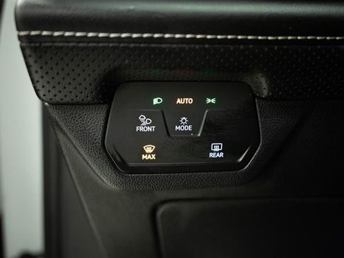 Used 2024 Volkswagen Atlas SE image 30