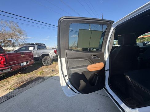 Used 2025 GMC Canyon AT4 w/ AT4 Premium Package image 30