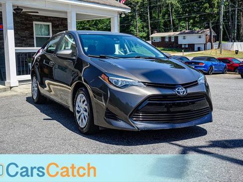 Used 2018 Toyota Corolla LE w/ Carpet Mat Package (TMS) FWD image 10