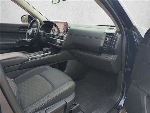Used 2025 Nissan Pathfinder SV FWD image 18