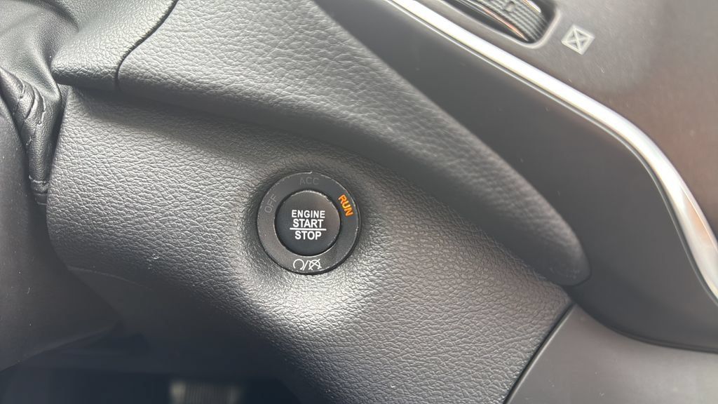 Used 2019 Jeep Cherokee Trailhawk AWD/4WD image 23