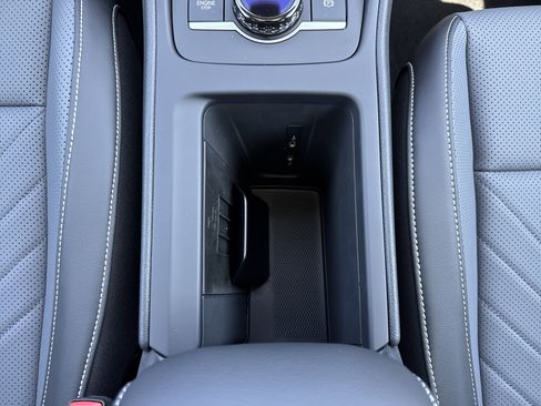 New 2025 Volkswagen Tiguan SE image 22