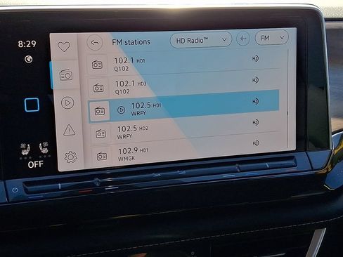 Used 2025 Volkswagen Atlas SE AWD/4WD image 17