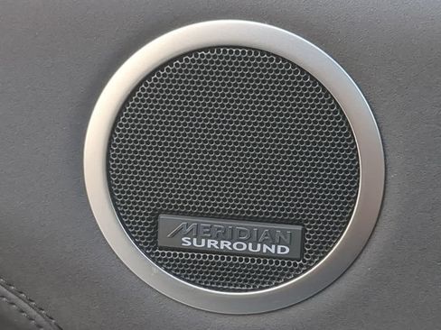 Certified 2024 Land Rover Discovery S image 32