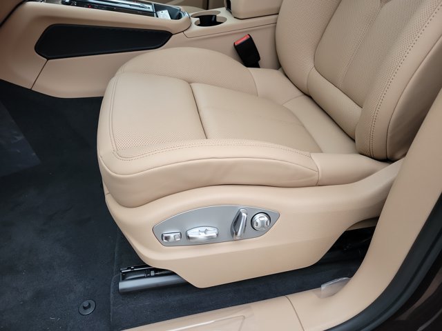Used 2026 Porsche Macan AWD/4WD image 23