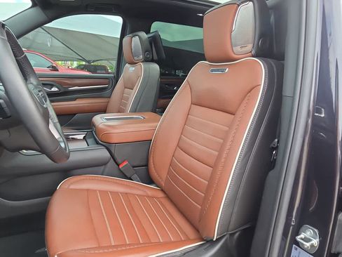 Used 2024 GMC Yukon XL Denali Ultimate AWD/4WD image 15